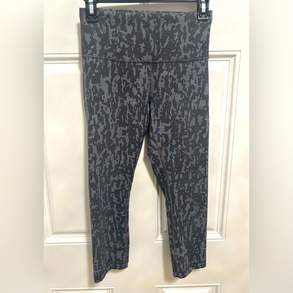 Lululemon Wunder Train High-Rise Tight 25” Gray Camo Print Leggings Size 6 - Picture 1 of 12